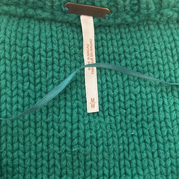 Free People Oversized Green V Neck Sweater - MOVING NEED GONE - Picture 2 of 3